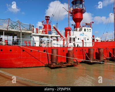 Harwich, Essex, Royaume-Uni - 3 avril 2023 : journée de printemps sur la côte. LV 18 le bateau qui a secoué. Banque D'Images