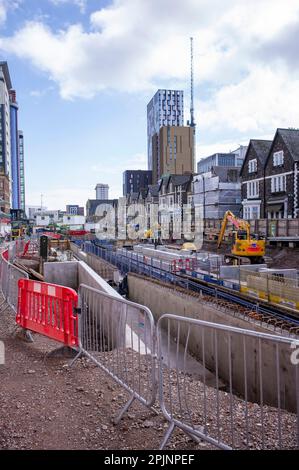 CARDIFF, PAYS DE GALLES - AVRIL 01 : une vue générale des travaux de construction sur Churchill Way à 1 avril 2023 à Cardiff, pays de Galles. Le Dock Feeder Canal, a ouvert un Banque D'Images