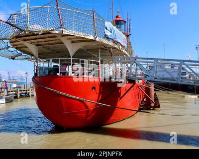 Harwich, Essex, Royaume-Uni - 3 avril 2023 : journée de printemps sur la côte. LV 18 le bateau qui a secoué. Banque D'Images