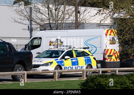 Windsor, Royaume-Uni. 3rd avril 2023. Un incendie a éclaté aujourd'hui dans un bâtiment des studios Bray à Windsor où le tournage du film du Seigneur des anneaux d'Amazone a lieu. Les vestiges d'un bâtiment ont pu être vus et la police de la vallée de la Tamise, ainsi que les moteurs d'incendie du Royal Berkshire Fire and Rescue Service, restent sur place cet après-midi. La cause de l'incendie est inconnue. Crédit : Maureen McLean/Alay Live News Banque D'Images