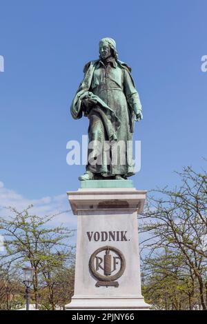 Ljubljana, Slovénie. Le monument Vodnik de la place Vodnik commémore Valentin Vodnik 1758 - 1819, prêtre, poète et auteur. Banque D'Images