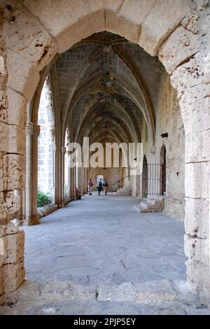 Arches gothiques à l'abbaye de Bellapalais dans le nord de Chypre, dans le quartier de Kyrenia. Banque D'Images