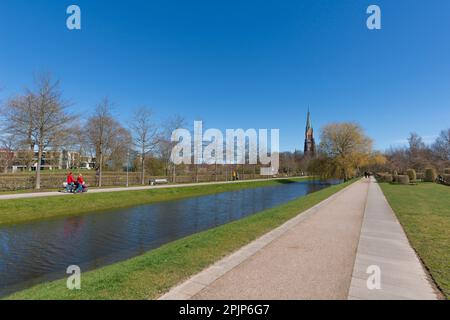 Jardins Punblic Koenigswesen avec cathédrale, ville du Schleswig sur le fjord de Schlei, Schleswig-Holstein, Allemagne du Nord, Europe centrale Banque D'Images