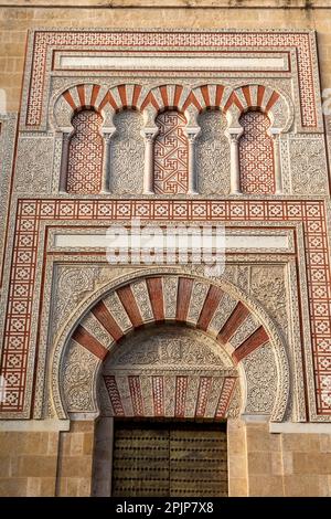 Mur extérieur de la mosquée – Cathédrale de Cordoue et galerie environnante, Cordoue, Andalousie, Espagne, Europe du Sud-Ouest Banque D'Images