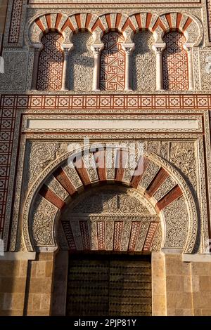 Mur extérieur de la mosquée – Cathédrale de Cordoue et galerie environnante, Cordoue, Andalousie, Espagne, Europe du Sud-Ouest Banque D'Images