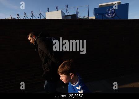 Liverpool, Royaume-Uni. 3rd avril 2023. Les fans arrivent avant le match de la Premier League à Goodison Park, Liverpool. Crédit photo à lire : Darren Staples/Sportimage crédit : Sportimage/Alay Live News Banque D'Images