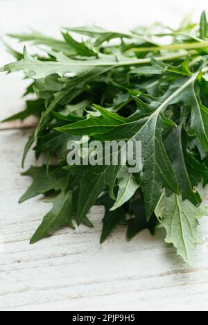 Feuilles fraîches de Mizuna (Brassica rapa var. Niposinica). Banque D'Images