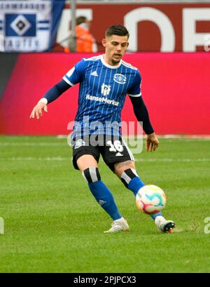 Merkur Spielarena Düsseldorf Allemagne, 31,3.2023, football: 2nd Bundesliga saison 2022/23 match day 26, Fortuna Duesseldorf (F95), rouge vs Hamburger Sportverein (HSV) , bleu — Javi Montero (HSV) Banque D'Images