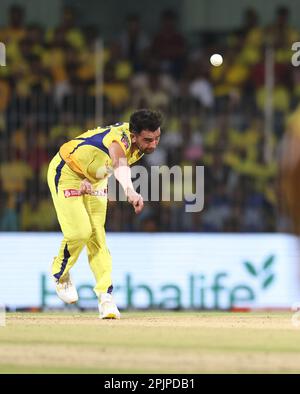 Chennai, Inde, 03/04/2023, match No 6 : TATA IPL 2023: CSK vs LSG : Chennai Super Kings vs Lucknow Super Giants : MSD de CSK au stade MAC de Chennai.CSK a obtenu 217 points pour 7 sur 20 overs. Deepak Chahar Banque D'Images