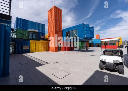 Doha, Qatar - 18 mars 2023 : Box Park, situé dans l'ancien port de Doha, est la destination la plus récente du Qatar. Banque D'Images