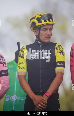 Vitoria-Gasteiz, Espagne, 3th avril 2023: Le coureur Easypost de l'EF Education, Richard Carapaz dans la présentation lors de la phase 1st du pays basque Itzulia 2023 entre Vitoria-Gasteiz et Labastida, sur 03 avril 2023, à Vitoria-Gasteiz, Espagne. Credit: Alberto Brevers / Alay Live News Banque D'Images