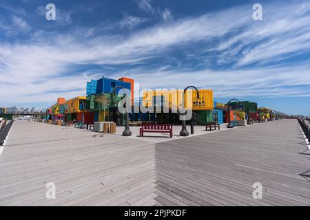 Doha, Qatar - 18 mars 2023 : Box Park, situé dans l'ancien port de Doha, est la destination la plus récente du Qatar. Banque D'Images