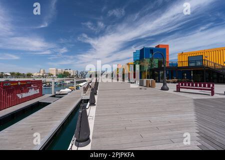 Doha, Qatar - 18 mars 2023 : Box Park, situé dans l'ancien port de Doha, est la destination la plus récente du Qatar. Banque D'Images