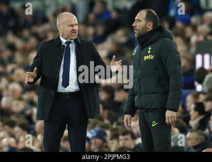 Liverpool, Royaume-Uni. 3rd avril 2023. Sean Dyche, directeur d'Everton (l) et Cristian Stellini, entraîneur-chef de Tottenham (r) pendant le match de la Premier League à Goodison Park, Liverpool. Crédit photo à lire : Darren Staples/Sportimage crédit : Sportimage/Alay Live News Banque D'Images