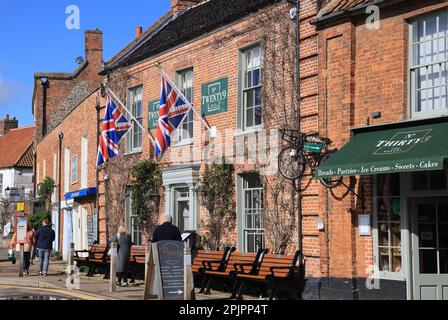 Twenty9 bar et restaurant et la boulangerie no.Thirty, sous le soleil d'hiver dans le village prospère de Burnham Market, dans le nord de Norfolk, Royaume-Uni Banque D'Images