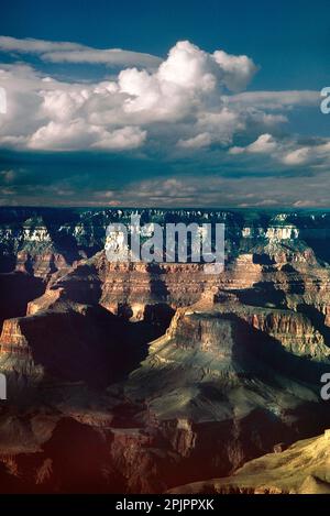 Grand Canyon du Colorado, Arizona, vue depuis le plateau sud Banque D'Images