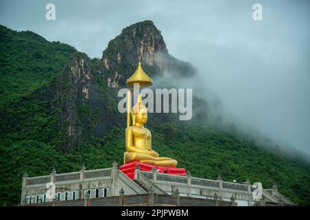 Le Wat HUP Ta Khot au parc national Sam Roi Yot dans la province de Prachuap Khiri Khan en Thaïlande, Hua Hin, décembre 2022 Banque D'Images