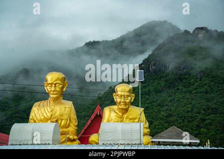 Le Wat HUP Ta Khot au parc national Sam Roi Yot dans la province de Prachuap Khiri Khan en Thaïlande, Hua Hin, décembre 2022 Banque D'Images