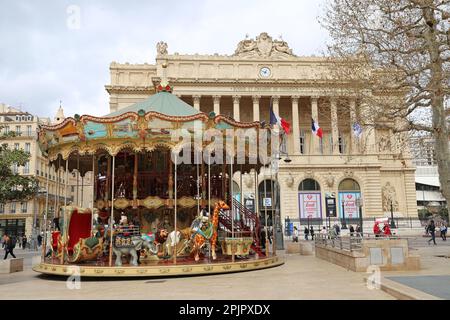 Carrousel et Palais de la Bourse, place du général de Gaulle, quartier de l'Opéra, Marseille, Bouches-du-Rhône, Provence, France, Mer méditerranée, Europe Banque D'Images