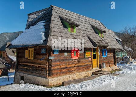 Drvengrad à Mokra Gora, Serbie Banque D'Images