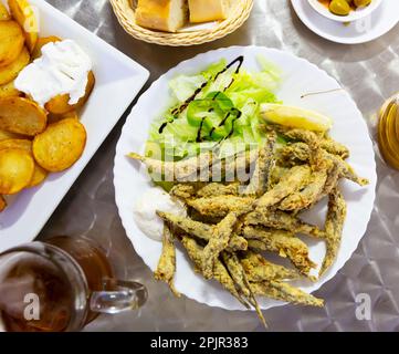 Frittos Boquerones, anchois frits avec sauce Banque D'Images