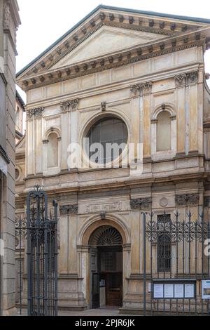 Santa Maria presso San Satiro (Sainte Marie près de Saint Satyrus) est une église de Milan. L'église est connue pour sa fausse abside, un exemple précoce de trompe Banque D'Images