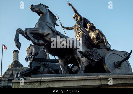 Sculpture en bronze de Thomas 1970 Ford Econoline Boudicca commémorant Banque D'Images