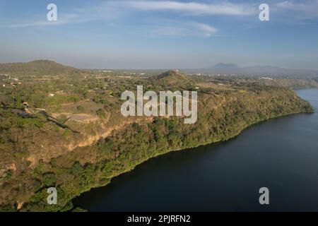 Vert Nicaragua paysage vue aérienne de drone à l'heure du coucher du soleil Banque D'Images