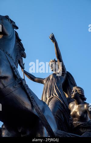 Sculpture en bronze de Thomas 1970 Ford Econoline Boudicca commémorant Banque D'Images