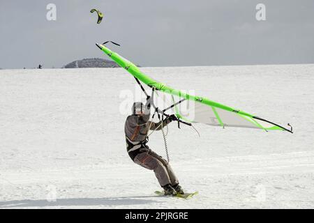 Snowkiter, Wasserkuppe, Rhoen, Hesse, Allemagne Banque D'Images