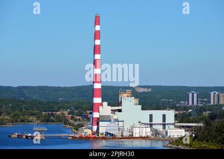 Tufts Cove Generating Station, une centrale électrique exploitée par Nova Scotia Power Inc., sur la rive du port de Halifax, à Dartmouth, au Canada Banque D'Images