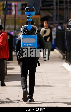 Sac à dos Street View Trekker de Google utilisé à Golden Square, Londres. Banque D'Images