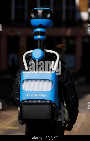 Sac à dos Street View Trekker de Google utilisé à Golden Square, Londres. Banque D'Images