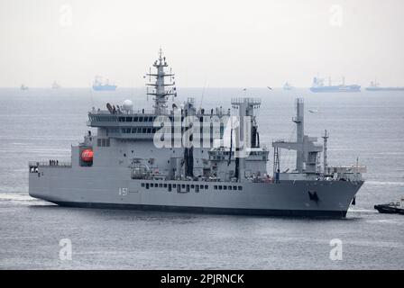 Préfecture de Kanagawa, Japon - 05 juin 2012: Marine indienne INS Shakti (A57), pétrolier de classe Deepak. Banque D'Images