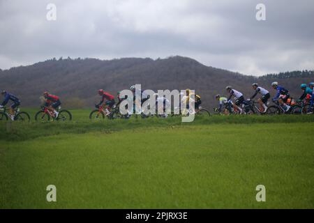 Egileta, Euskadi, Espagne. 3rd avril 2023. Egileta, Espagne, 3th avril 2023 : cyclistes qui ont voyagé pendant la phase 1st du pays basque Itzulia 2023 entre Vitoria-Gasteiz et Labastida, sur 03 avril 2023, à Egileta, Espagne. (Credit image: © Alberto Brevers/Pacific Press via ZUMA Press Wire) USAGE ÉDITORIAL SEULEMENT! Non destiné À un usage commercial ! Banque D'Images