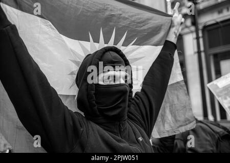 Les Britanniques-Iraniens et leurs partisans ont défilé dans le centre de Londres jusqu’à la place Tralfalgar pour protester contre la République islamique au pouvoir en Iran et contre la conduite de l’IRGC. Le 16 septembre 2022, Mahsa Amini, une iranienne de 22 ans, également connue sous le nom de Jina Amini, est décédée des blessures qu'elle a reçues alors qu'elle était sous la garde de la police de moralité religieuse du gouvernement iranien. La mort d'Amini a entraîné une série de manifestations à travers l'Iran contre la république islamique au pouvoir. Banque D'Images