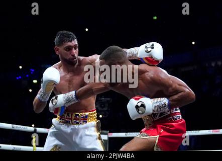 Photo du dossier datée du 19-02-2022 d'Amir Khan réagit après avoir perdu le combat du concours de poids-lourd contre Kell Brook à l'AO Arena, Manchester. Amir Khan, ancien champion du monde de poids-lourd léger, a reçu une interdiction de deux ans de tout sport après avoir testé positif pour une substance interdite. Le Royaume-Uni anti-dopage Said Khan, 36 ans, a retourné un résultat positif pour l'agent anabolisant ostamine après sa perte à Kell Brook à Manchester en février 2022. Date de publication : mardi 4 avril 2023. Banque D'Images