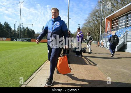 Zeist, pays-Bas. 04/04/2023, ZEIST - les femmes néerlandaises entraînent Andries Jonker lors d'une session de formation de l'équipe nationale de football des femmes néerlandaises sur 4 avril 2023 à Zeist, pays-Bas. Les Lionnes d'Orange se préparent à des rencontres internationales amicales contre l'Allemagne et la Pologne. ANP GERRIT VAN COLOGNE Banque D'Images