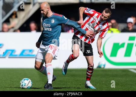 02-04-2023: Sport: Sparta et Feyenoord ROTTERDAM, PAYS-BAS - AVRIL 2: Gernot Trauner (Feyenoord Rotterdam) et Arno Verschueren (Sparta Rotterdam) Banque D'Images