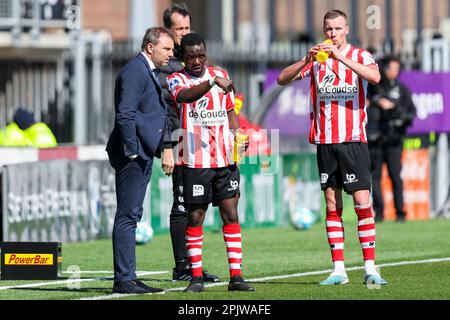 02-04-2023: Sport: Sparta et Feyenoord ROTTERDAM, PAYS-BAS - AVRIL 2: Entraîneur-chef Maurice Steijn (Sparta Rotterdam) et Joshua Kitolano (Sparta Rott Banque D'Images