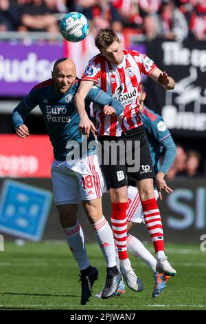 02-04-2023: Sport: Sparta et Feyenoord ROTTERDAM, PAYS-BAS - AVRIL 2: Gernot Trauner (Feyenoord Rotterdam) et Tobias Lauritsen (Sparta Rotterdam) Banque D'Images