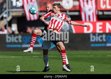 02-04-2023: Sport: Sparta et Feyenoord ROTTERDAM, PAYS-BAS - AVRIL 2: Gernot Trauner (Feyenoord Rotterdam) et Tobias Lauritsen (Sparta Rotterdam) Banque D'Images