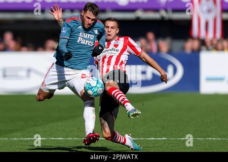 02-04-2023: Sport: Sparta et Feyenoord ROTTERDAM, PAYS-BAS - AVRIL 2: Santiago Gimenez (Feyenoord Rotterdam) et Mike Eerdhuijzen (Sparta Rotterdam) Banque D'Images