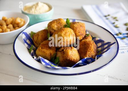 Boulettes de viande végétaliennes à base de pâte de pois chiches. Banque D'Images