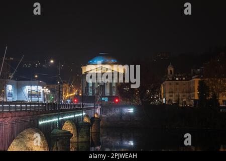 Piazza Vittorio Veneto, vue sur l'église paroissiale de la Gran Madre di Dio, Turin, Piémont, Italie, Europe Banque D'Images
