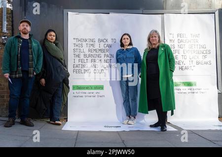 USAGE ÉDITORIAL SEULEMENT (de gauche à droite) Ben Pennell, volontaire de Warrington Foodbank, chanteur/compositeur Joy Crookes, acteur Charlotte Ritchie et Emma Revie, PDG de Trussell Trust, se trouvent à côté d'une section de reçu géant imprimée à partir d'un panneau d'affichage près de la station de métro de Finsbury Park à Londres. Commandé par Trussell Trust et la Fondation Joseph Rowntree dans le cadre de leur campagne « IT doesn't Add Up Campaign », dans le but de mettre en évidence les problèmes qui ont suivi le lancement du nouveau montant du crédit universel. Date de la photo: Mardi 4 avril 2023. Banque D'Images
