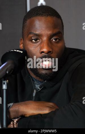 Lawrence Okolie lors d'une conférence de presse à l'hôtel Landmark de Londres. Lawrence Okolie visera une quatrième défense réussie de son titre mondial de poids de croisière WBO lorsqu'il prendra la tête de son collègue britannique Chris Billam-Smith au stade Vitality de Bournemouth sur 27 mai. Date de la photo: Mardi 4 avril 2023. Banque D'Images