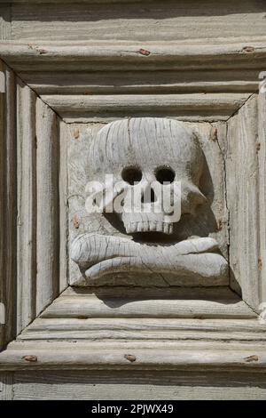 Chiesa del Purgatorio avec des crânes de pierre sculptées dans une église de Matera. Matera est une ville située sur un éperon rocheux. Le soi-disant quartier de la Sassi (St Banque D'Images