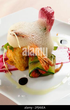 fritter de crevettes. Restaurant Gajulea, chef Michel Philibert, 201 cours Louise Raymond 84330 le Barroux. Vauclus ; France. Banque D'Images