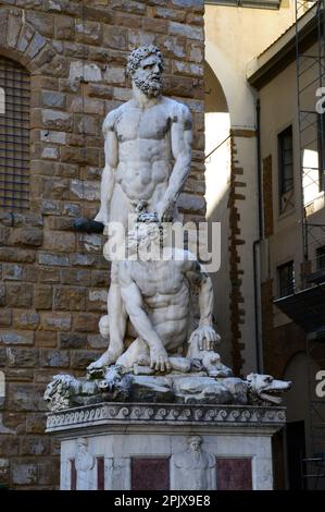 Le Hercule et le Cacus de Baccio Bandinelli (1533) représentent la victoire contre les méchants, dans un symbolisme pris des douze lameurs, sur la Piazza d Banque D'Images